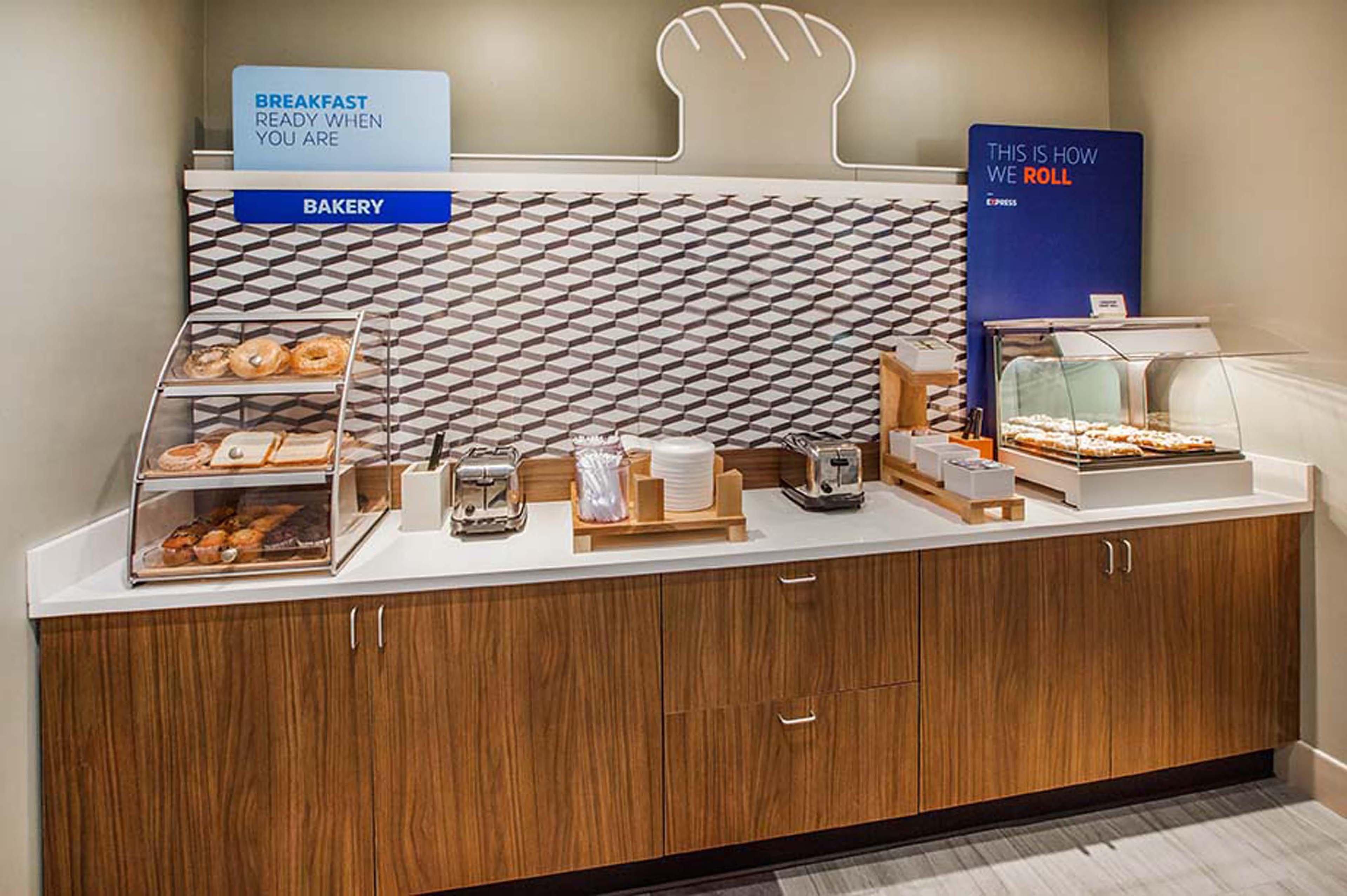 Holiday Inn Express & Suites - Marion By Ihg Buitenkant foto
